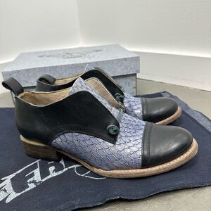 Freebirds Mabel Leather Oxford Loafer Blue & Black Reptile Round Toe Size 9